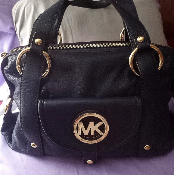 Michael Kors Handbags - EUC NAVY MICHAEL KORS SATCHEL AND MATCHING WALLET